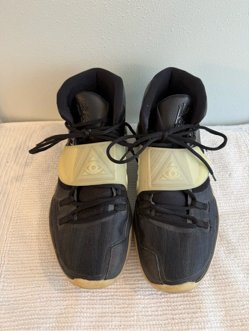 Nike Kyrie By You Custom Basketball Shoes - Picture 4 of 9